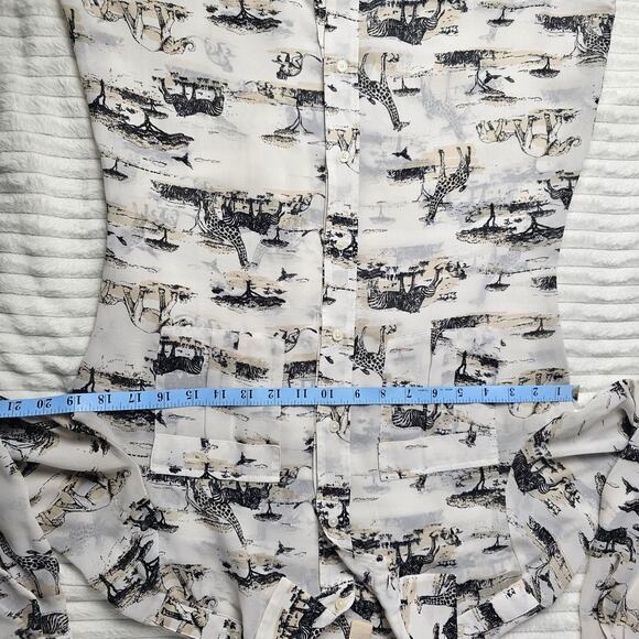 Banana Republic Safari Animal Print Blouse Small Elephants Zebras Giraffes Work - Picture 4 of 7